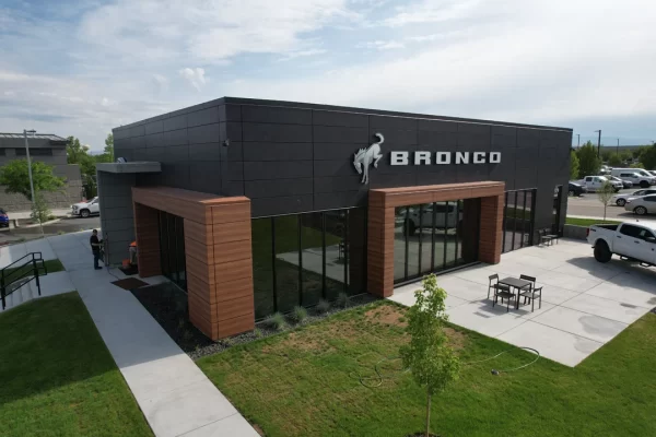 BroncoClubKendall_Meridian_ExteriorWalls_BlackenedSteel_Woodgrain1 BroncoClubKendall_Meridian_ExteriorWalls_BlackenedSteel_Woodgrain1