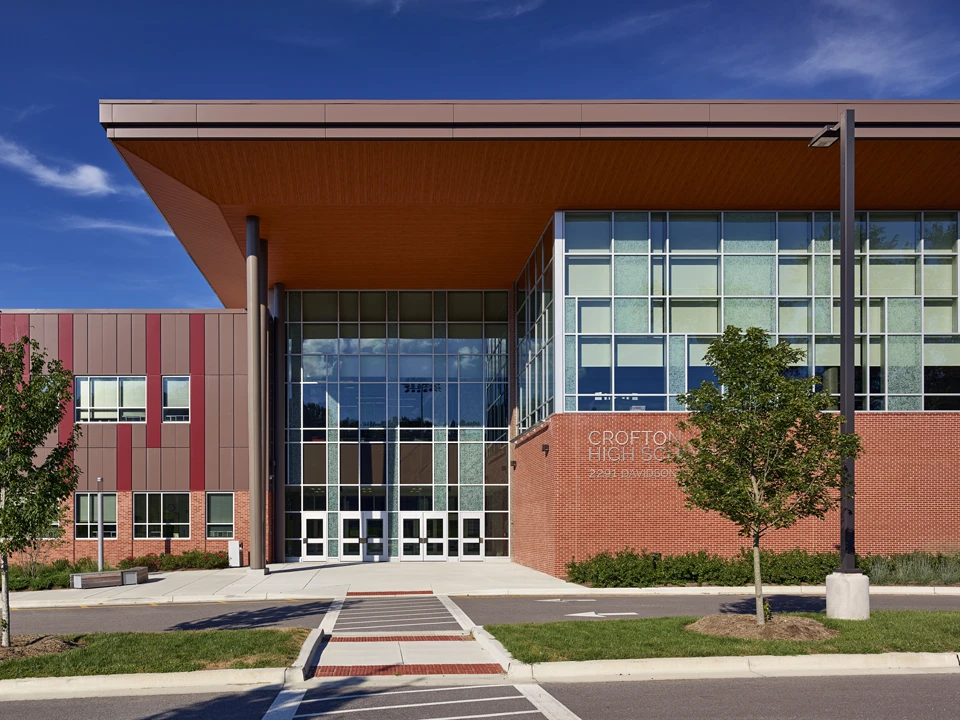 CroftonHighSchool_ExteriorSoffit_Canopy_FlushReveal_CustomWoodgrain1