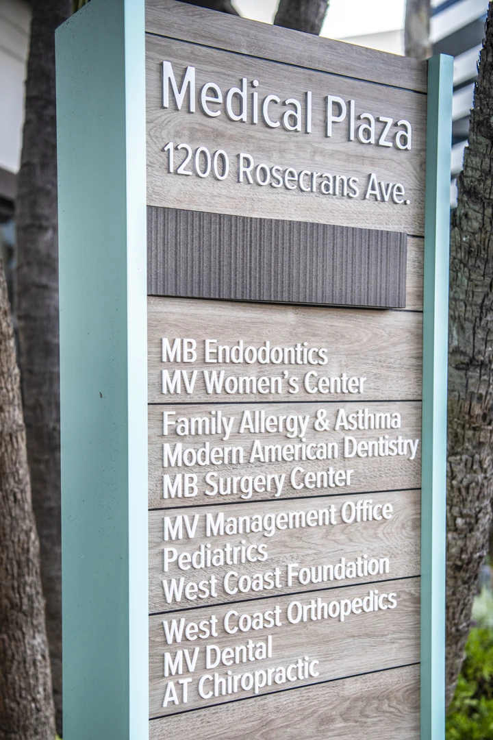 ManhattanVillageMedicalPlaza_ExteriorSignage_Woodgrain2