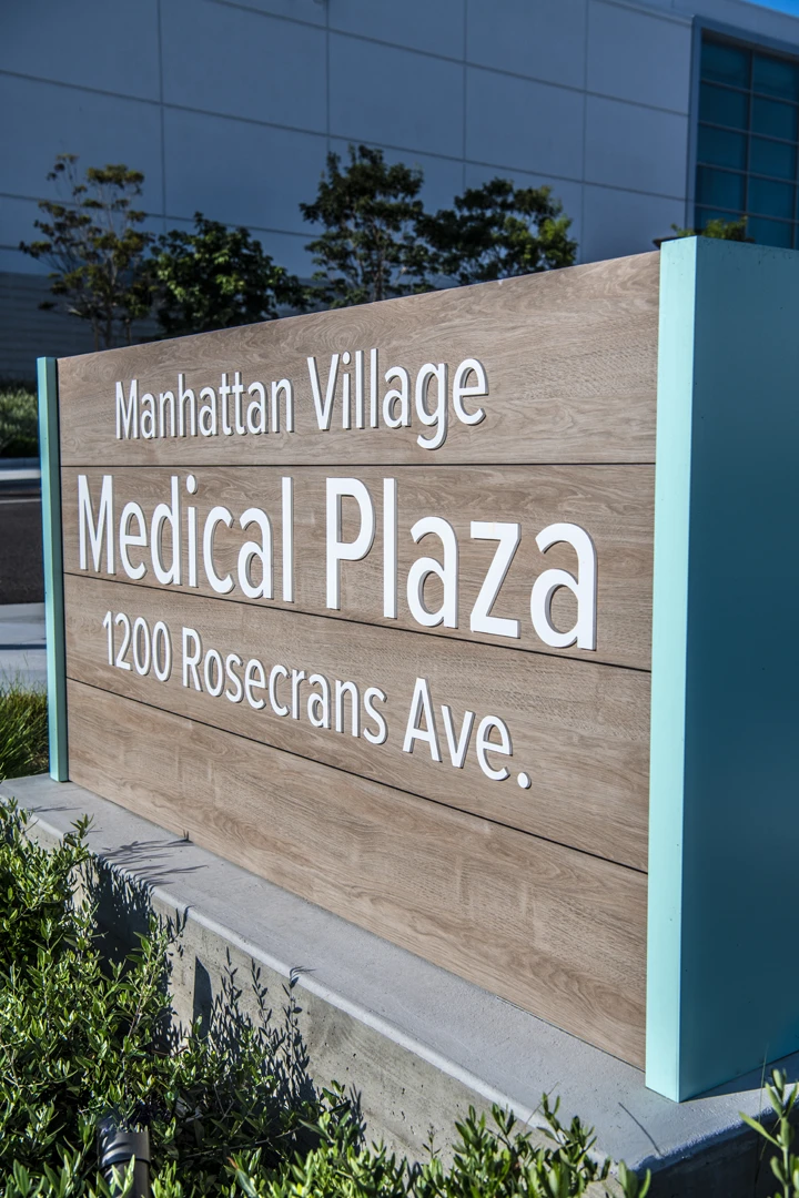ManhattanVillageMedicalPlaza_ExteriorSignage_Woodgrain3