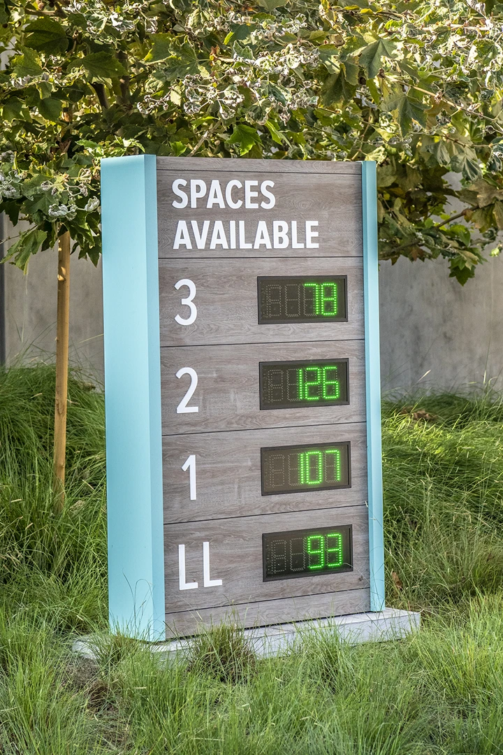 ManhattanVillageMedicalPlaza_ExteriorSignage_Woodgrain4