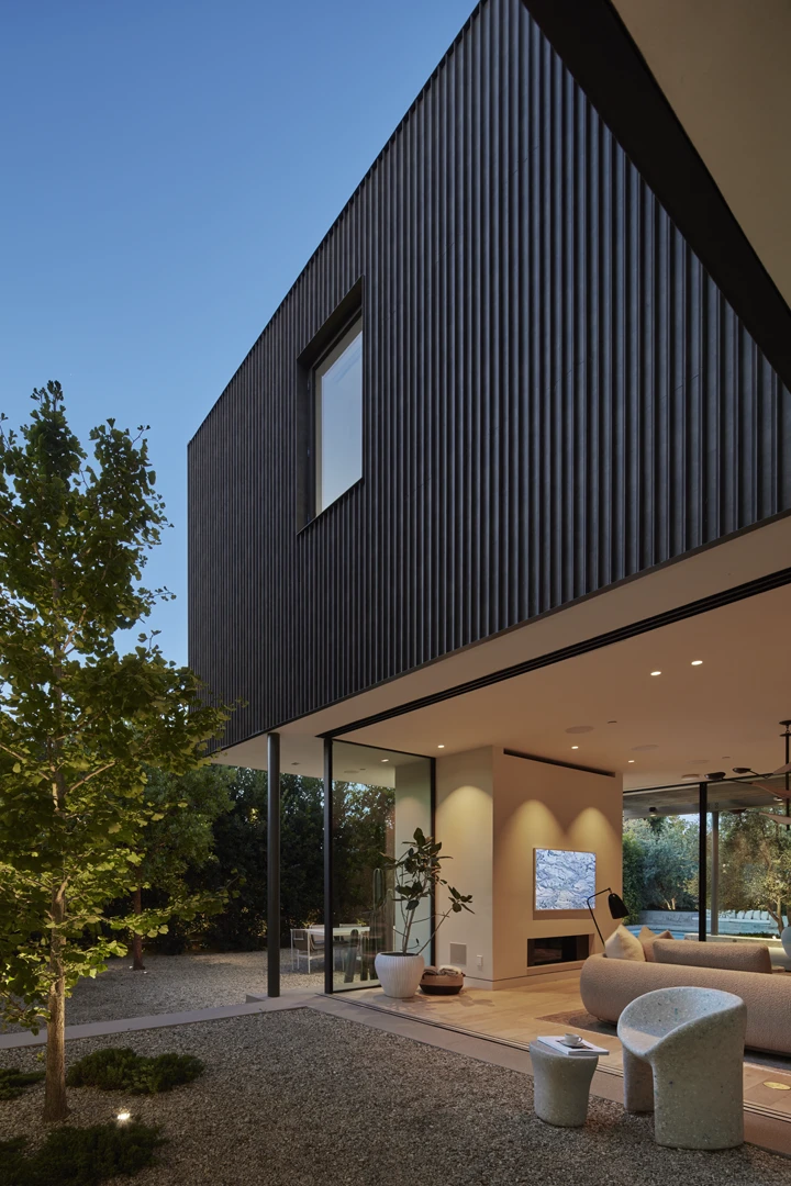 ModernCaliforniaResidence_ExteriorMetalSharkfinPanels_Bronze5