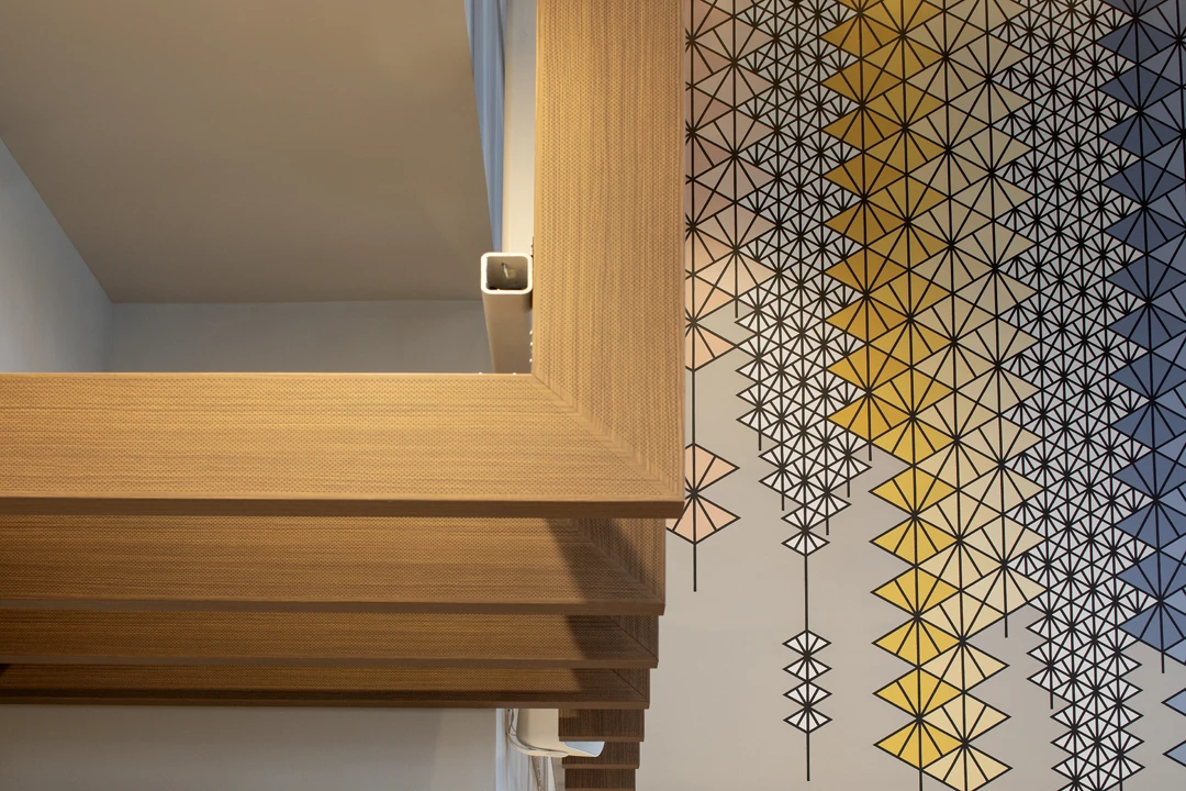 AnschutzHealthSciencesBuildingCafe_InteriorCeilings_Baffle_Woodgrain2