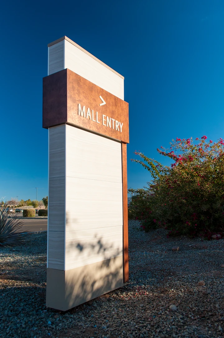 ArrowheadTowneCenter_ExteriorSignage_InteriorSignage_TransitionalMetal_Rust3