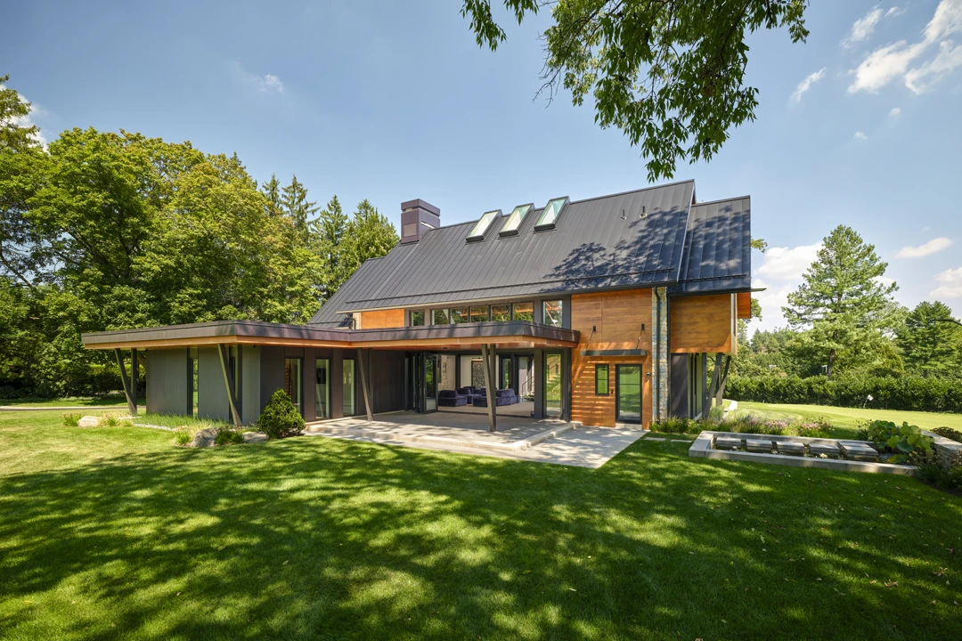ModernRusticGuestHouse_ExteriorWalls_MicroCorrugatedPanel_BlackenedSteel4