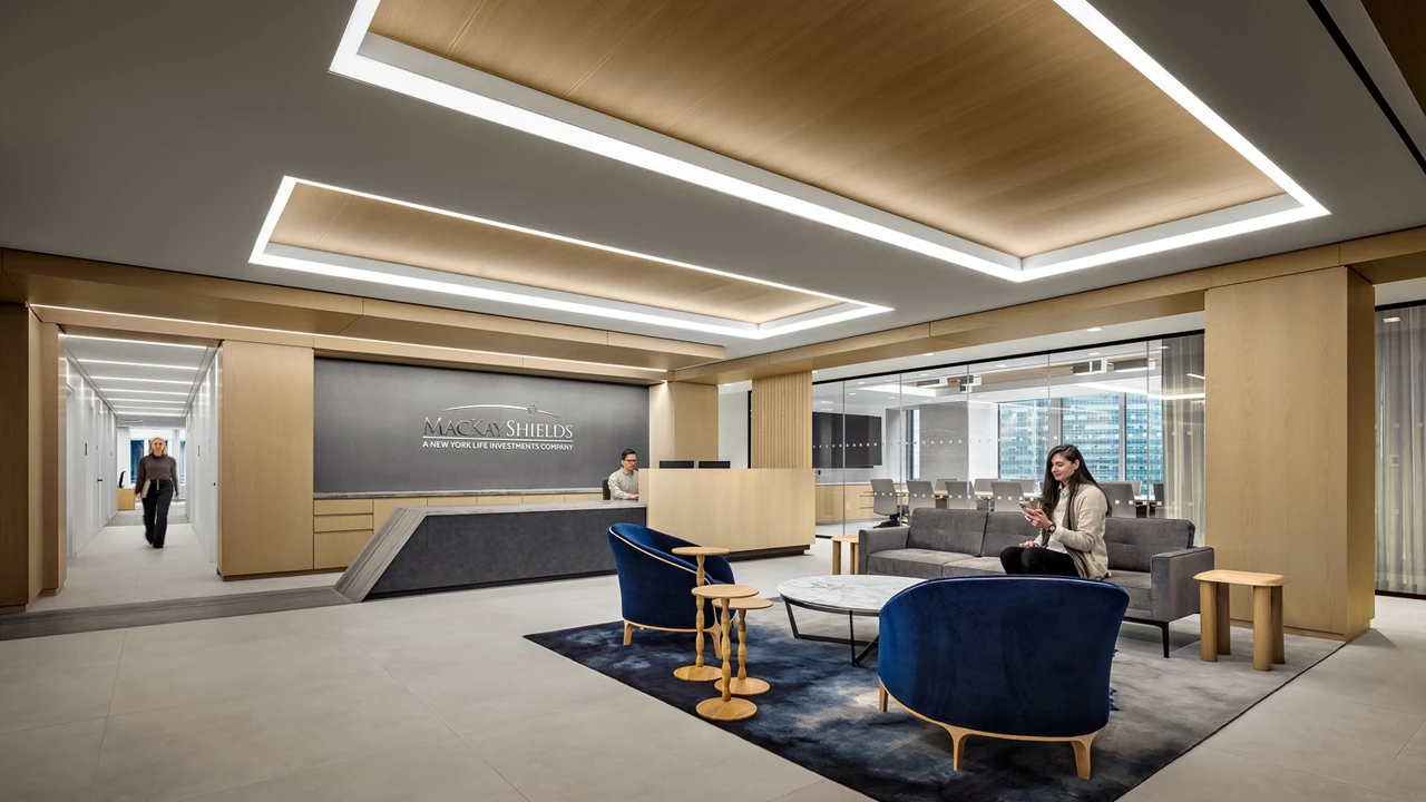 MacKayShields_TorsionSpringCeiling_Woodgrain1 Reception area at MacKay Shields offices in New York featuring Pure + FreeForm woodgrain aluminum torsion spring ceiling panels.
